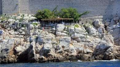 A British hurt her head when she fell at Buža 84 Buza01