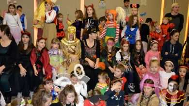 BATMANS, PIRATES, CLOWNS, COWBOYS: Big dance masquerade party 2 Big dance party for masked children 40