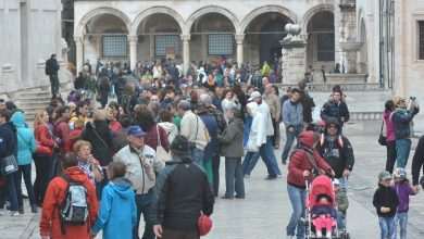 Streets of Dubrovnik clogged by tourists during the Easter Holiday! 4 Tourists in Dubrovnik