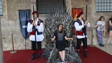 Photo Gallery: Game Of Thrones Fans Sitting On The Iron Throne! 3 Iron Throne in Dubrovnik