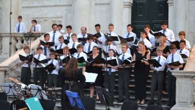 Video: Eltham College Choir performed old songs in new style 44 Eltham College Choir Orchestra 20