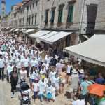 Dubrovnik citizens released flowers into the sea as they pay tribute to the victims of Srebrenica 15 srebrenica mimohod 1