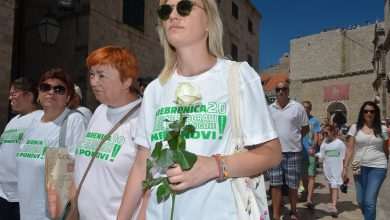 Dubrovnik citizens released flowers into the sea as they pay tribute to the victims of Srebrenica 3 srebrenica mimohod 22