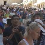 Hottest Photo Gallery in Town: A Day with Spider-Man, Selfie Sticks and Improvised Hats 8 spica guzva turisti002