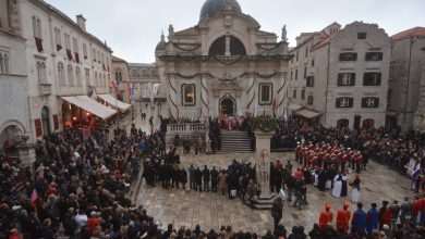 Video & Photo Gallery: Dubrovnik Welcomes Its Patron Saint 1 Candle Mass 1046 Festa 19