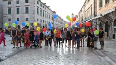 Photo Gallery: Simbolic Walk Through Stradun to a Better Life 28 Womens Bank Walk 10