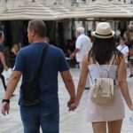 Old Town Exudes Splendid Summer Vibes 19 Stradun đir