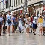 Not Even the Boiling Weather Stopped the Everyday Stradun Mingling 4 dir 3