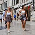 Not Even the Boiling Weather Stopped the Everyday Stradun Mingling 9 dir 8