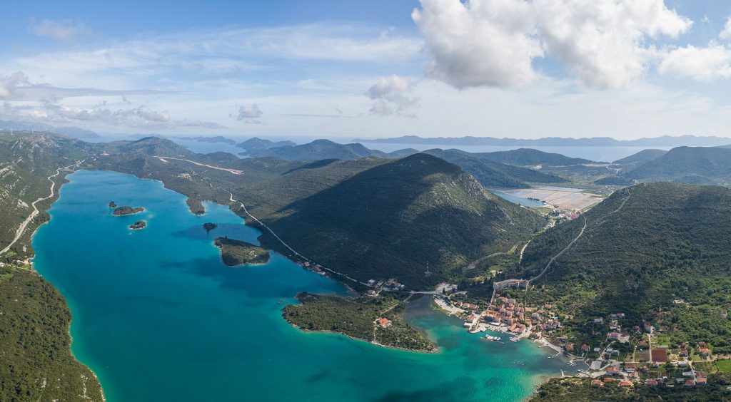 MALI STON OYSTER Meet & Taste our Queen of Oysters 1 mali ston oyster 4