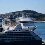 Tourists From Cruisers 6