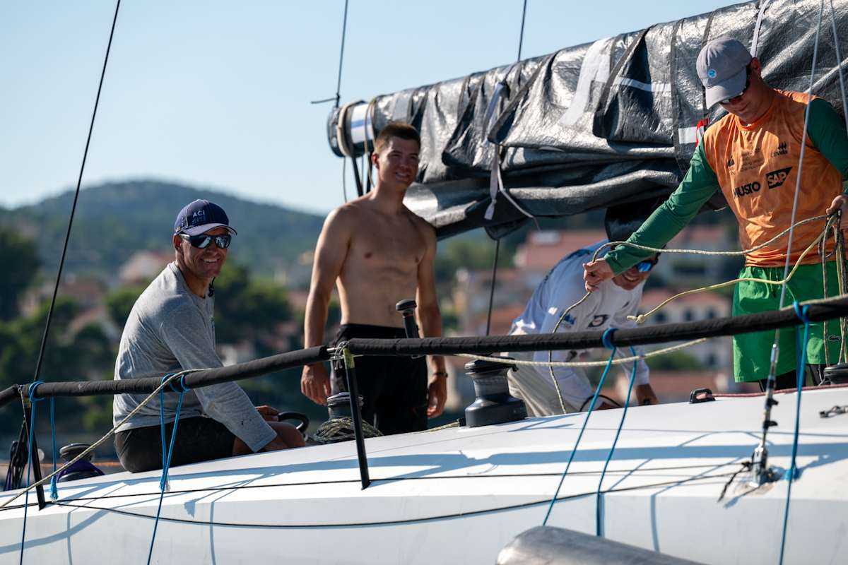 Sailing into Dubrovnik: What to Know 8 yachts sailing Dubrovnik