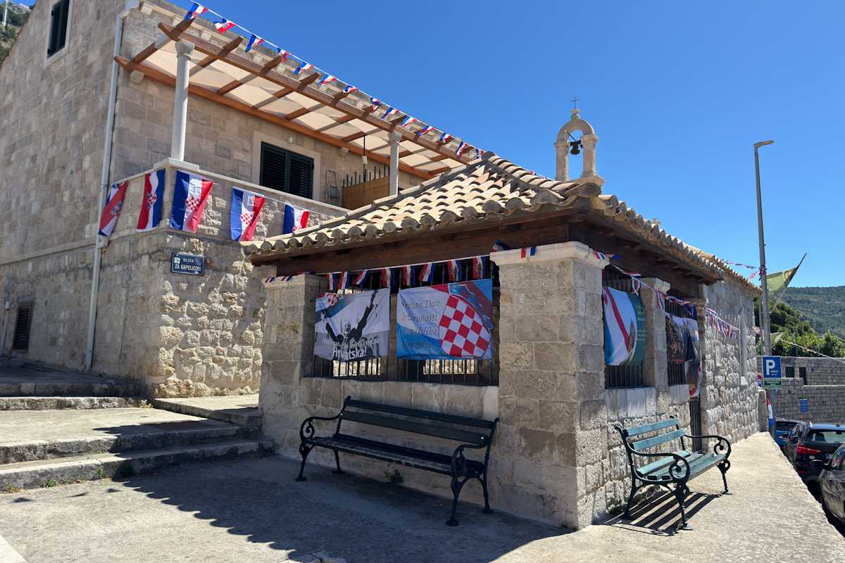kapelica flags5