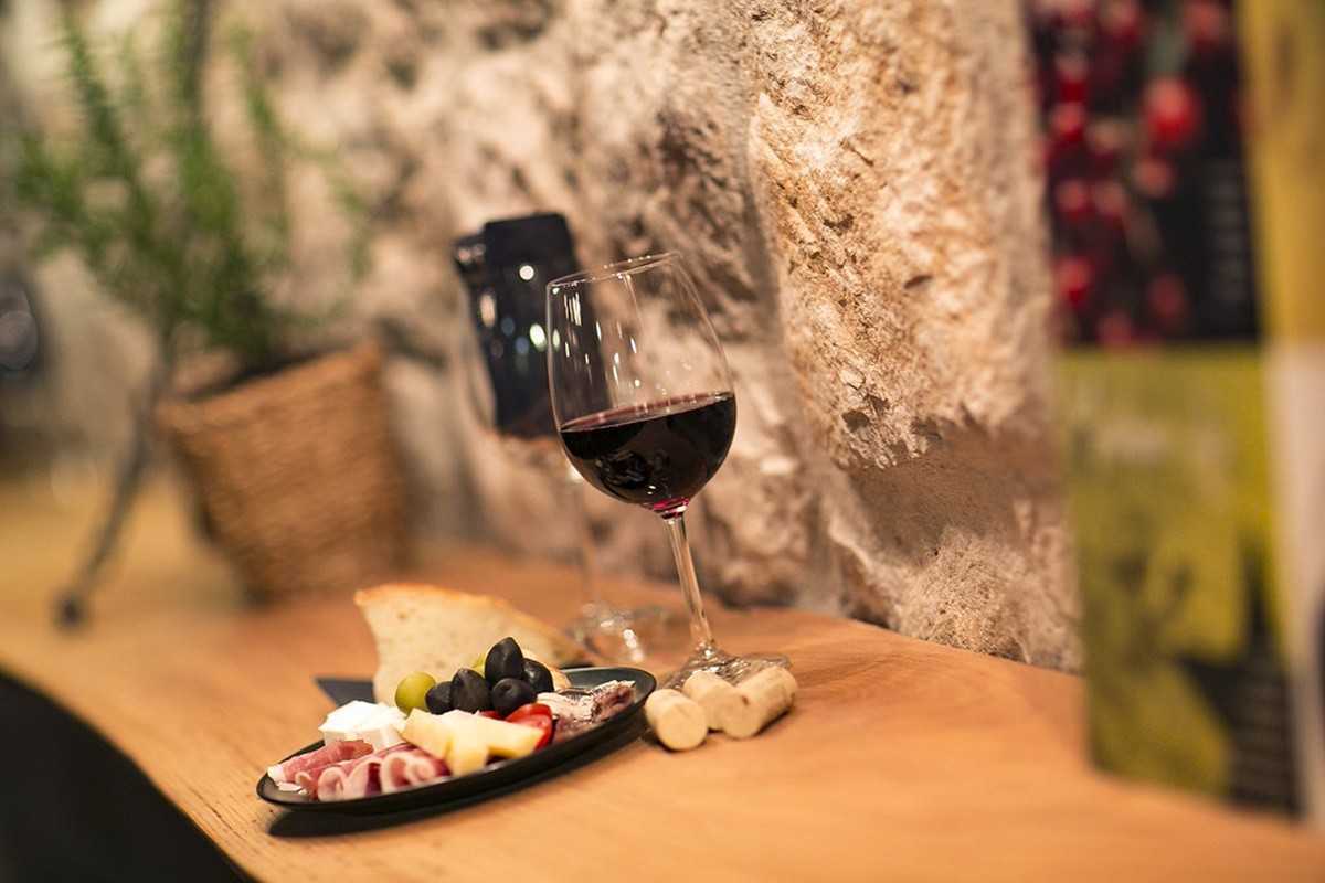A Taste of Pelješac: Summer Evenings of Wine, Music and Local Flavours 1 Vinokusnje