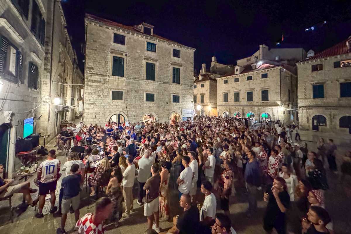 Dubrovnik Dressed in Red and White, Croatia Falls 4:2 to England in Dallas 3 hrvatska engleska2 1